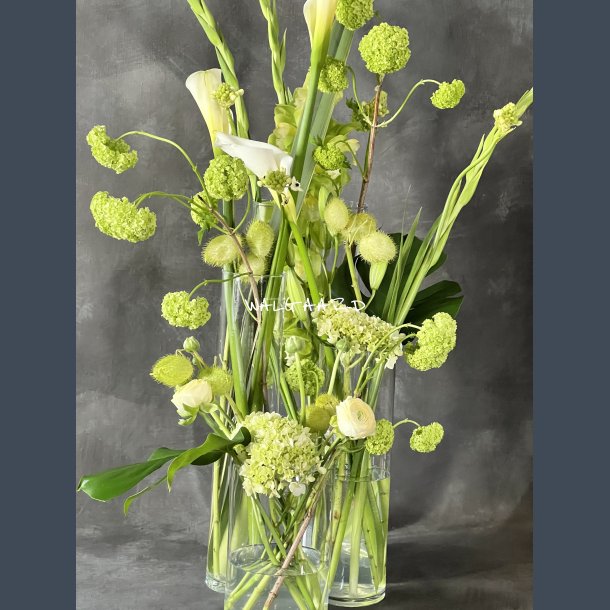 Vase arrangement lime